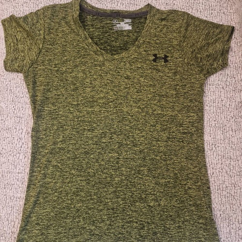 Under Armour Heat Gear workout shirt like new, size XL, green