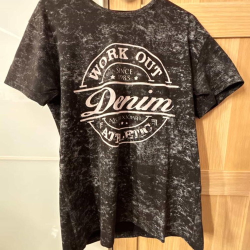 T-shirt like new, black and white, size L