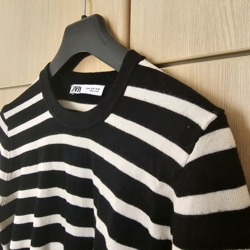 Zara pullover size medium like new, black and white striped