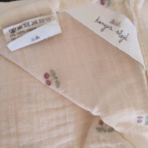 Muslin swaddle blankets like new, 2 pieces, 100% organic cotton, beige with cherries