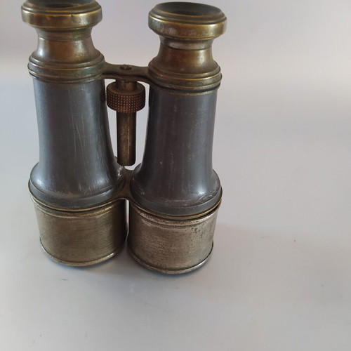 Binoculars used, World War I era, good condition