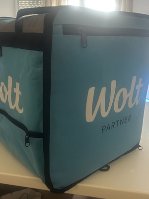 Wolt insulated backpack and food transport box