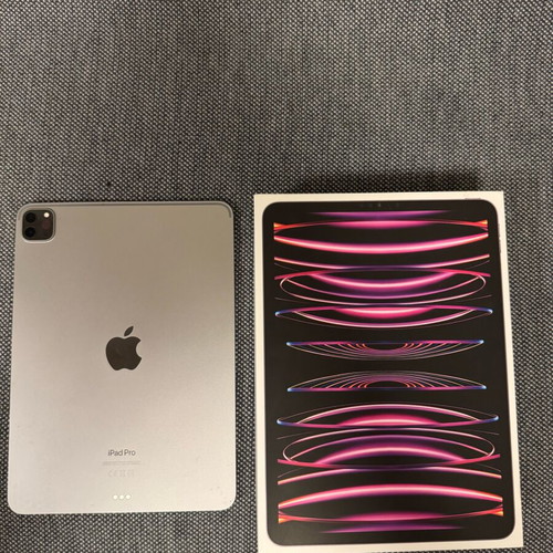 Apple iPad Pro 11-inch 4th generation 128GB Space Gray like new