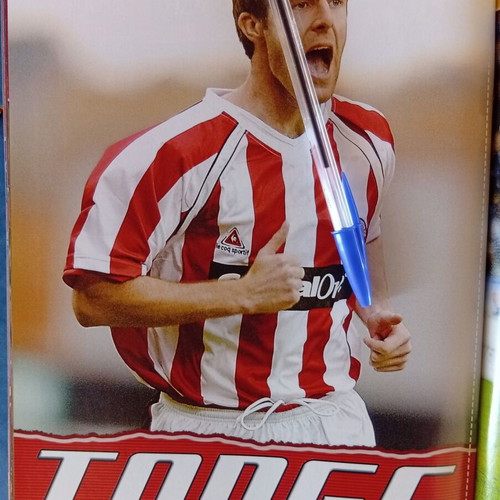 Match Football Magazine Issue 8-14 May 2006 Like New with Newcastle Posters