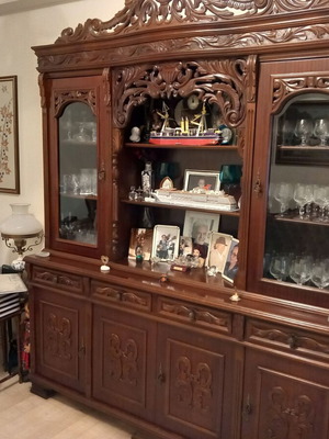 Furniture set with sofa and 4 chairs like new