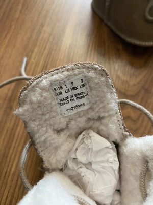 Baby booties like new, size 15-16
