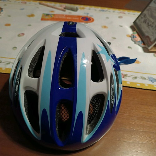 Force kids helmet like new, size 48-54cm with chin strap and stabilizing button