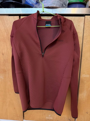 Columbia Titanium Quarter Zip Fleece like new, red, size M