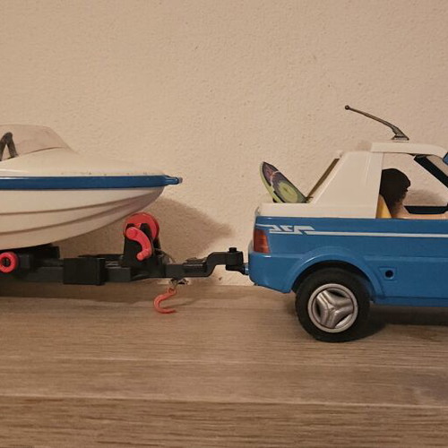 Playmobil car with boat and 2 figures like new