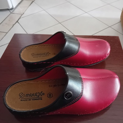 Women's anatomical slippers new, size 39, black and red