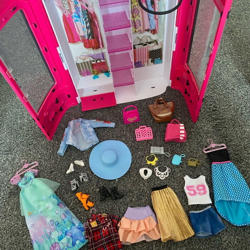 Barbie closet wardrobe with clothes and accessories like new