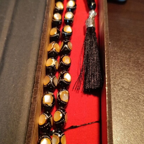 Komboloi handmade from Yusuri amber and silver with tassel