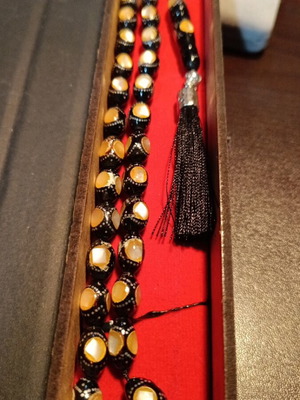 Komboloi handmade from Yusuri amber and silver with tassel