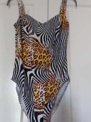 Ariella one-piece swimsuit like new, colorful, size M