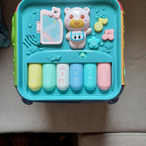 Activity cube like new for 18+ months