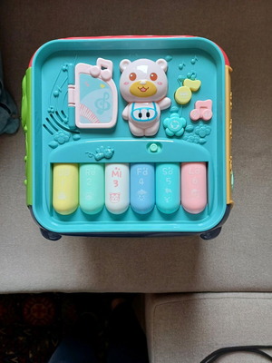 Activity cube like new for 18+ months