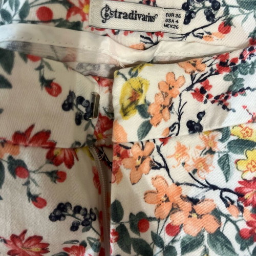 Stradivarius floral pants like new, white multicolor, size S