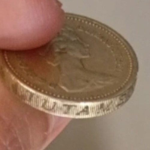 Collectible British Pound Coin 1983 with Queen Elizabeth, like new