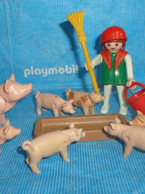 Playmobil 3566 Farmer Feeding Pigs σαν καινούργιο