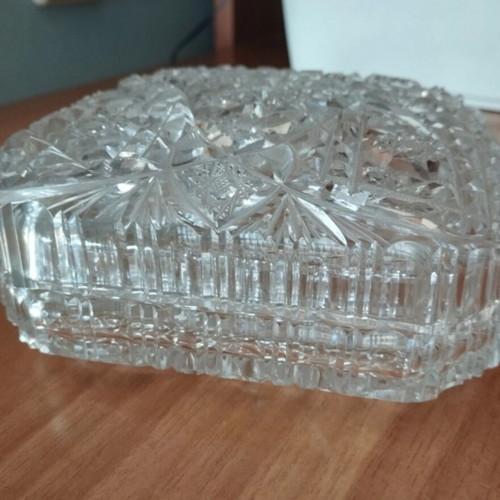 Carved crystal bonbonniere