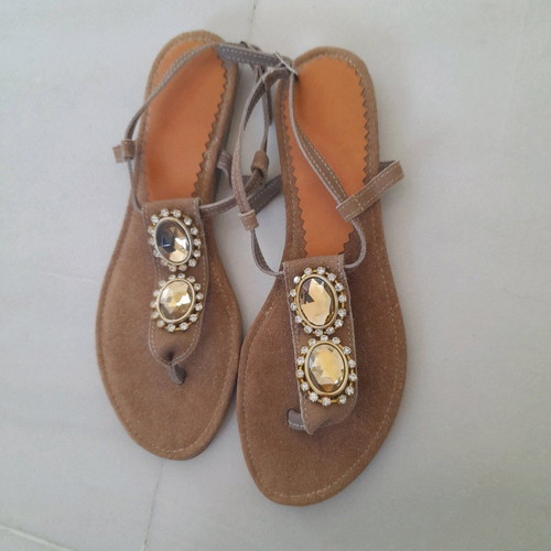 Leather sandal size 38 new with golden beads