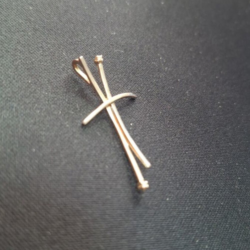 White gold cross 18 carat with 2 brilliant diamonds like new