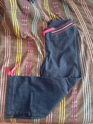 Maternity capri jeans new, size M