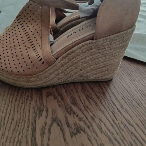 High platform sandals new, size 40, brown