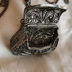 Vintage filigran necklace like new with pouch and cross gift