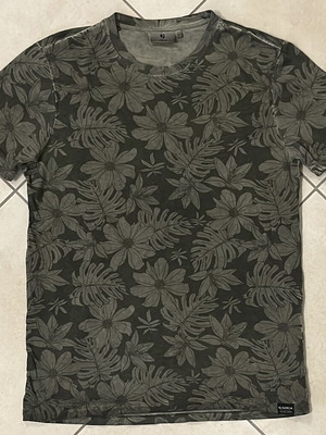Garcia T-shirt with khaki floral and tropical leaf print, size M