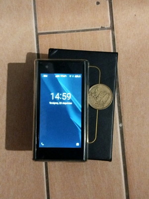 Mini 4-core Android smartphone new, black, 16GB