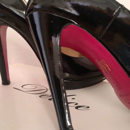 Patent leather pumps used size 37, leather with red sole