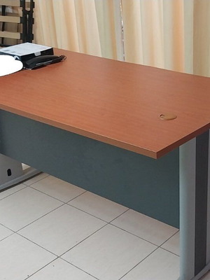Γραφείο σαν καινούργιο 80x1.50