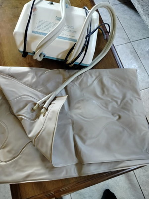Suzric air mattress with alternating pressure pump, like new