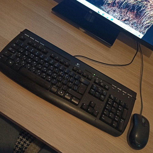 Keyboard and mouse used, fully functional