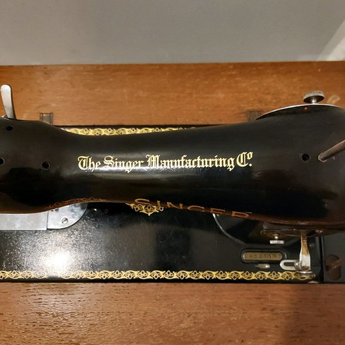 Singer sewing machine used in excellent condition