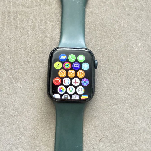 Apple Watch Series 8 45mm μεταχειρισμένο με αυθεντικό και 3 επιπλέον λουράκια