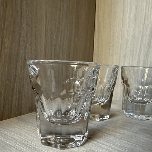 Shot glasses set of 4, like new, glass