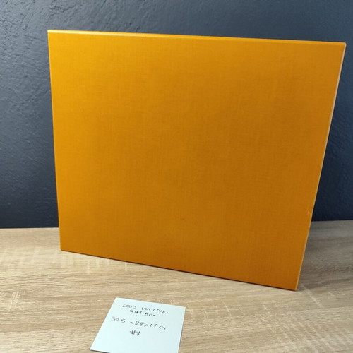 Louis Vuitton empty box used 30.5 x 28 x 11 cm