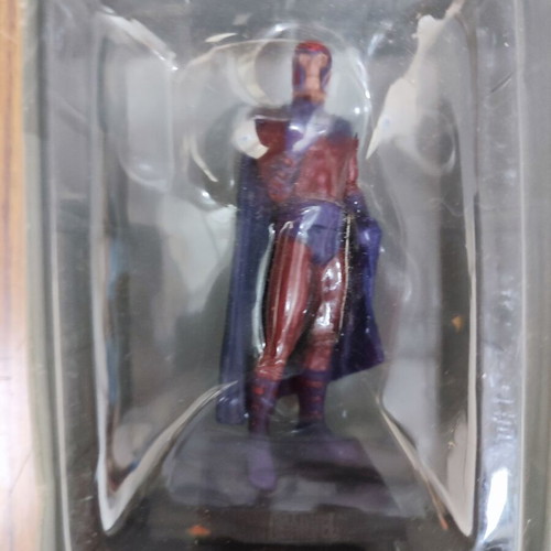 Marvel Superheroes Magneto figure like new