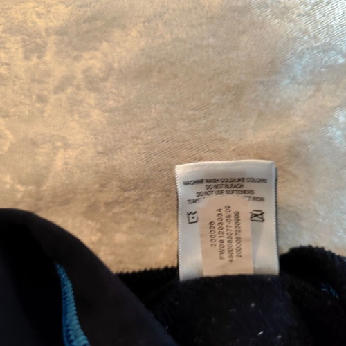 Under Armour fleece kids size small like new, black and blue