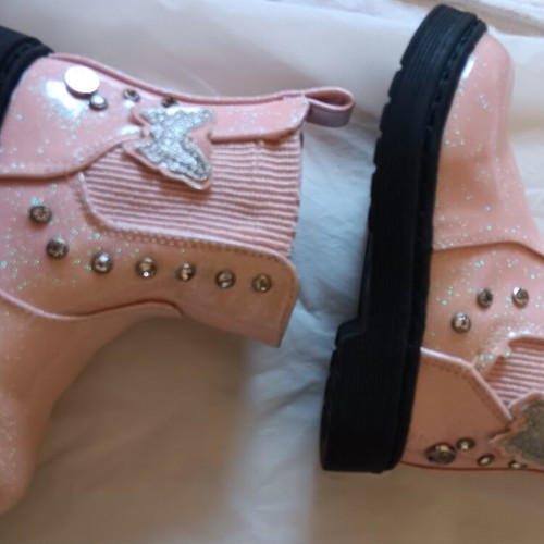 Marikelly pink boots size 22 used