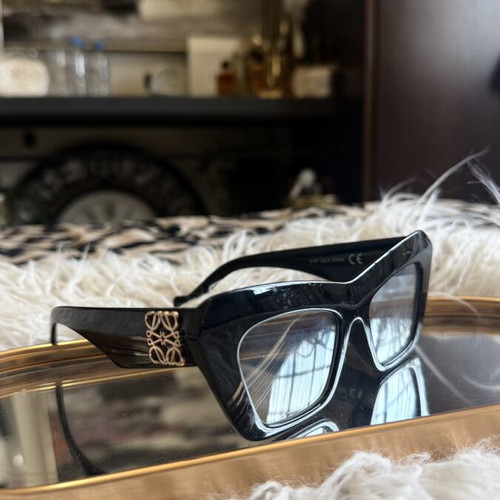 Cat Eye Sunglasses black like new with metal logo