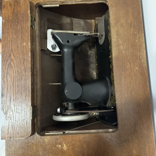 Antique Sewing Machine Table like new, functional from 1960