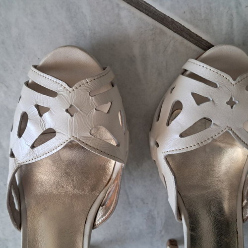 Handmade bridal leather sandals size 41, like new, white sugar color