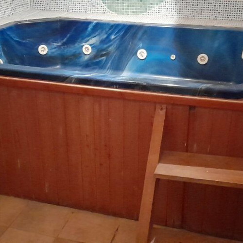 Akrilan hot tub for 8 people like new
