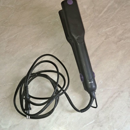Belissima hair straightener used with wide ceramic plates