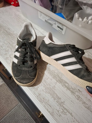 Adidas Gazelle sneakers like new, gray and white, size 28