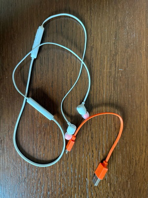 JBL 125Bt ακουστικά σαν καινούργια με καλώδιο φόρτισης και μαξιλαράκια