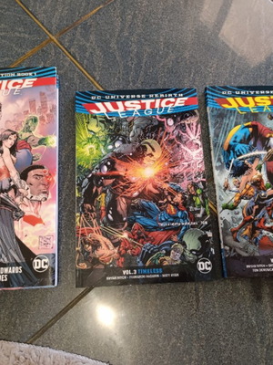 DC Comics set of 3 in English like new, first hardcover